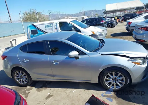 2018 Mazda Mazda3 Touring z USA, uszkodzony, nr VIN 3MZBN1V3XJM257858